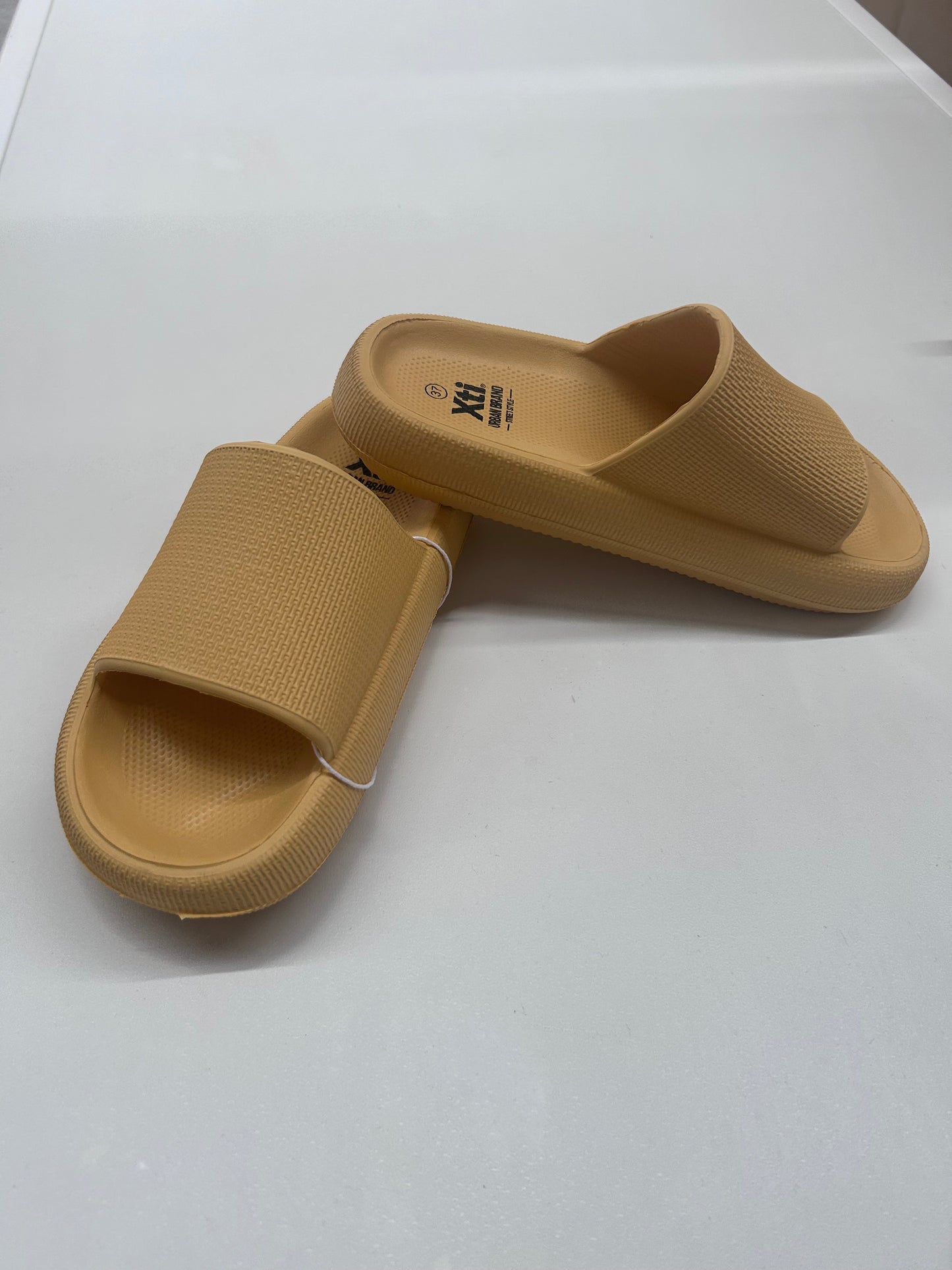 XTI CIABATTA A FASCIA GIALLA - Mod. 44489