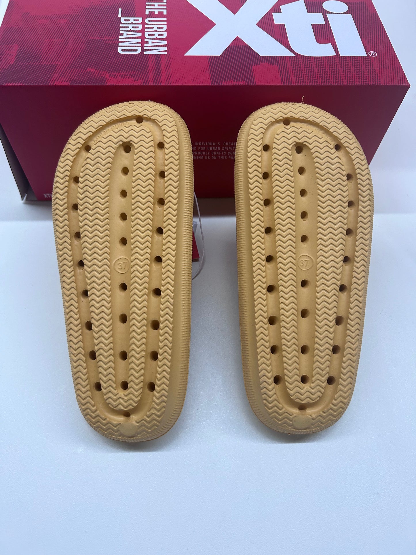 XTI CIABATTA A FASCIA GIALLA - Mod. 44489